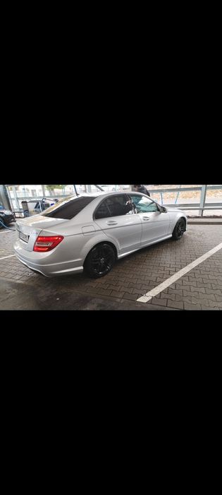 Vând Mercedes Benz w 204