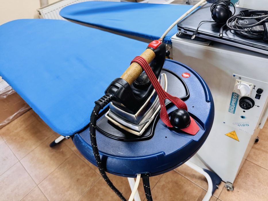 Masa de calcat cu absortie si statie de calcat cu abur Hailo StarLine