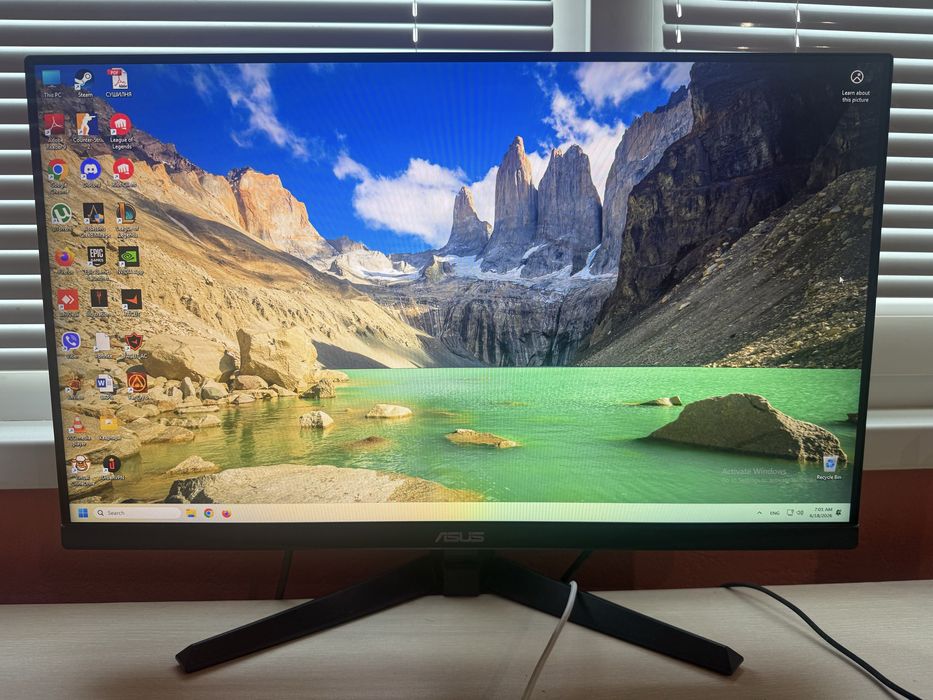 Геймърски монитор ASUS
