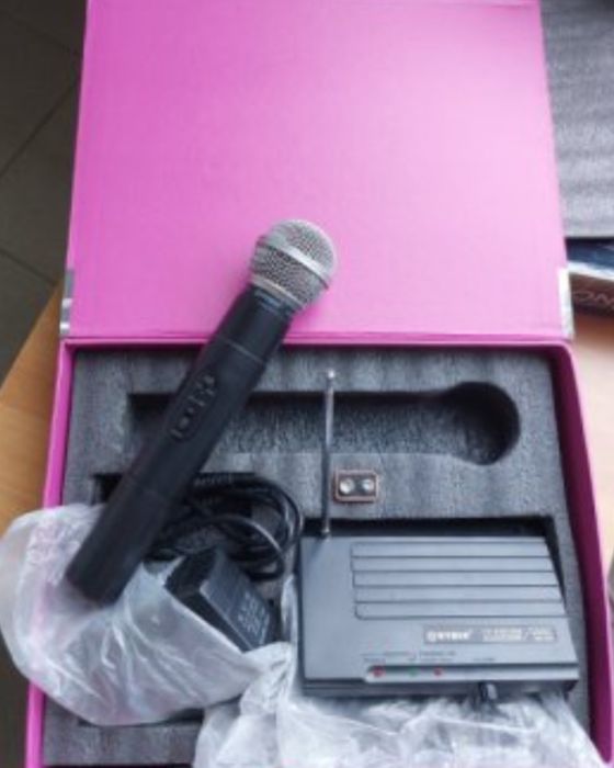 Професионален безжичен микрофон с приемник,SH-200