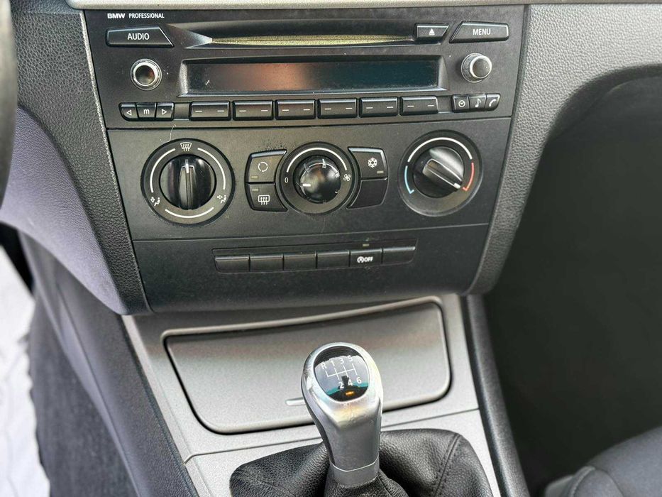 BMW 120 2D, Светло сив металик