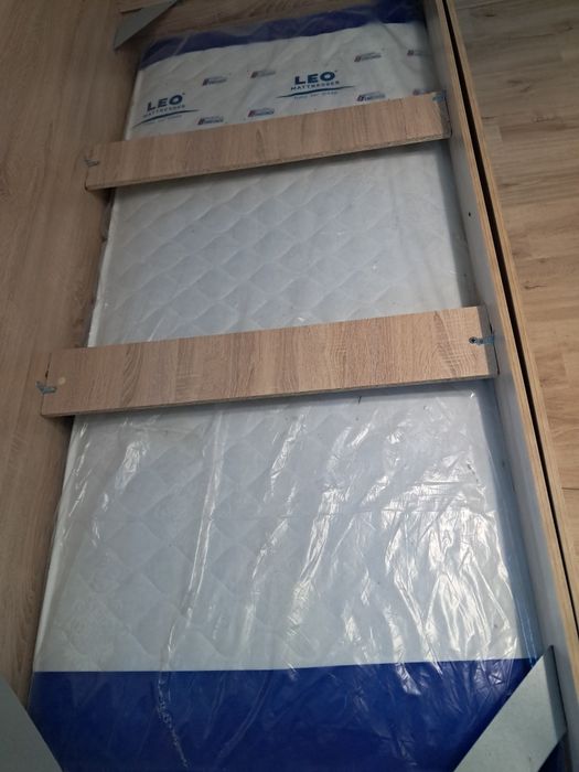 Продавам чисто нов матрак 90/200