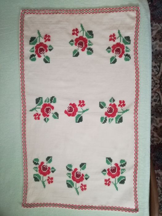 Каре/ тишлайфер с български етномотиви