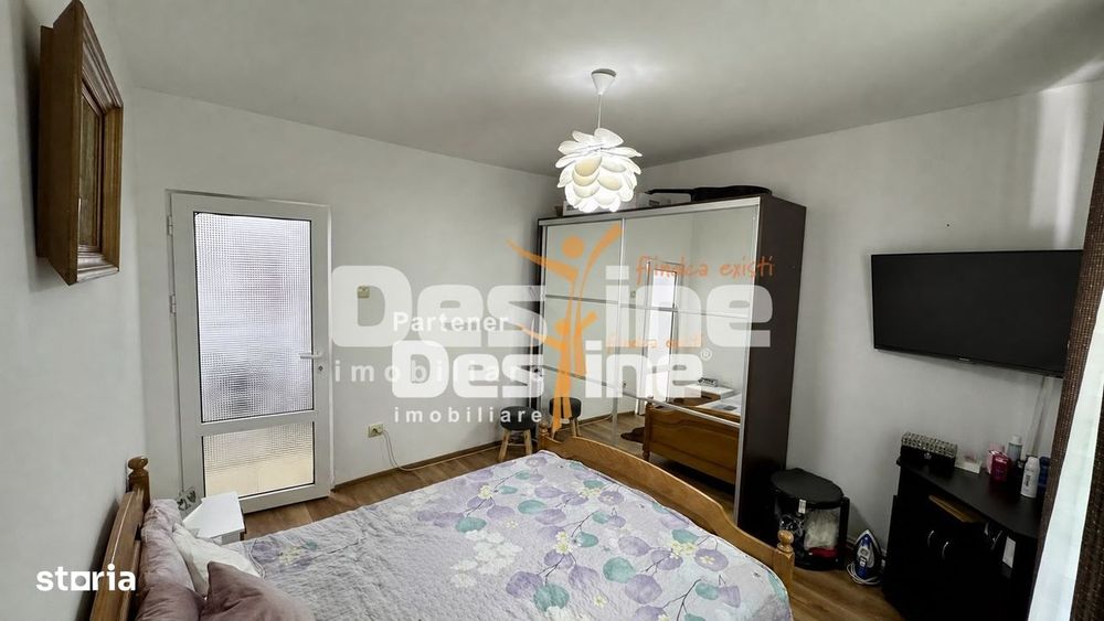Apartament cu 3 camere, semidecomandat - aproape de centru