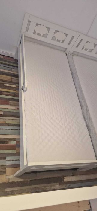 Pat copil Ikea  cu saltea  inclusa stare excelenta