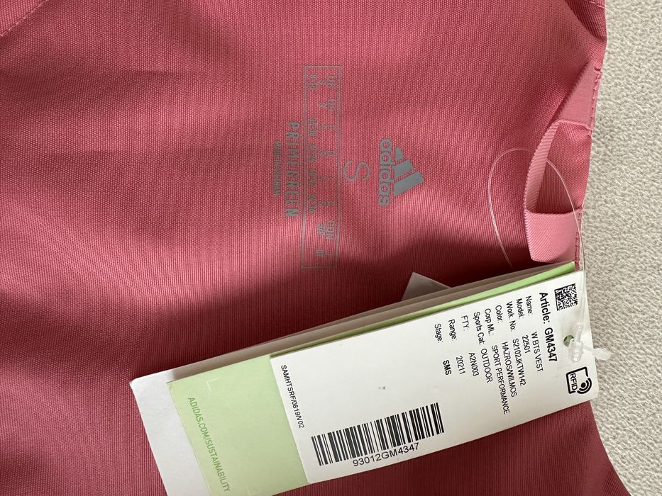 Vesta Adidas marime S cu eticheta