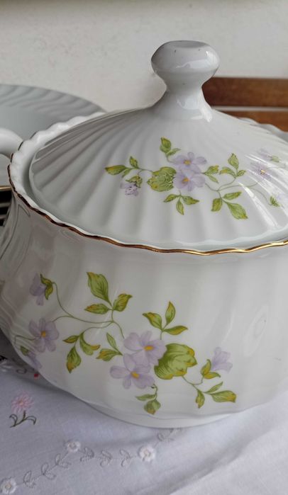 Порцелан за допълване с Теменужки