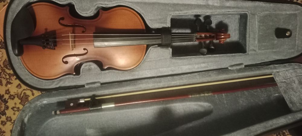 Скрипка сотилади