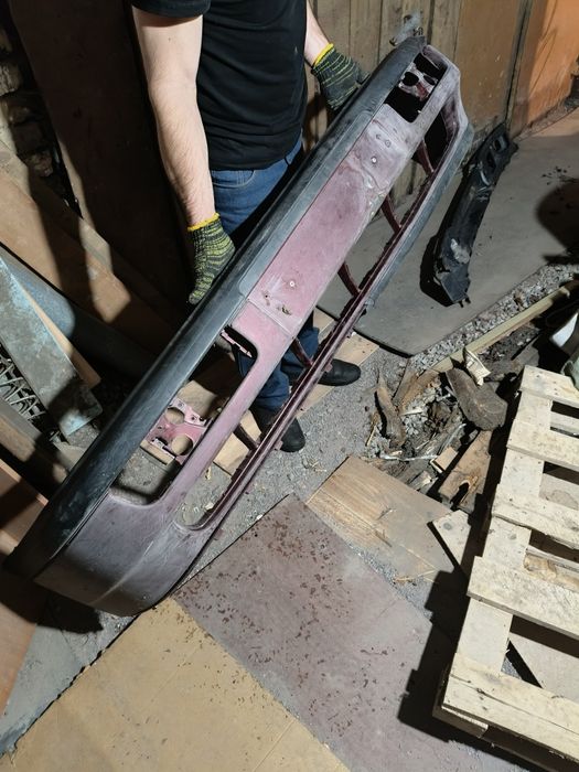 Передний бампер от Пассата Б4 /Passat b4