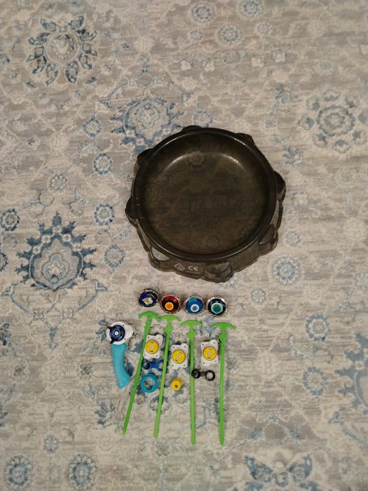 Beyblade арена + волчки, набор б/у
