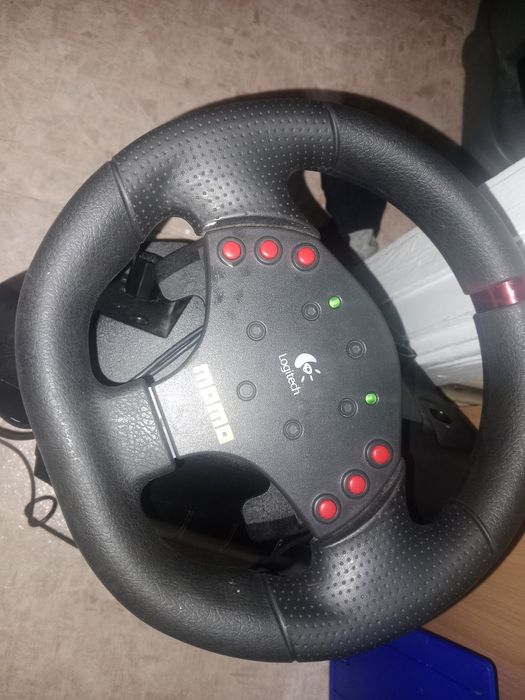 Игровой руль logitech momo racing force feedback