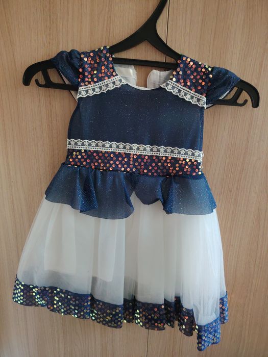 Нарядное платье на 2-3 годика