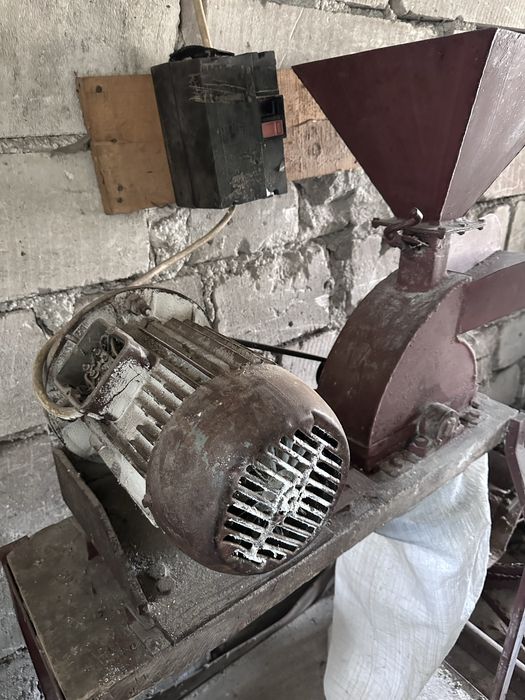 Moara cu ciocanele pentru cereale