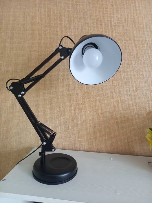 Лампа настольная DESK DE7716. Новая.