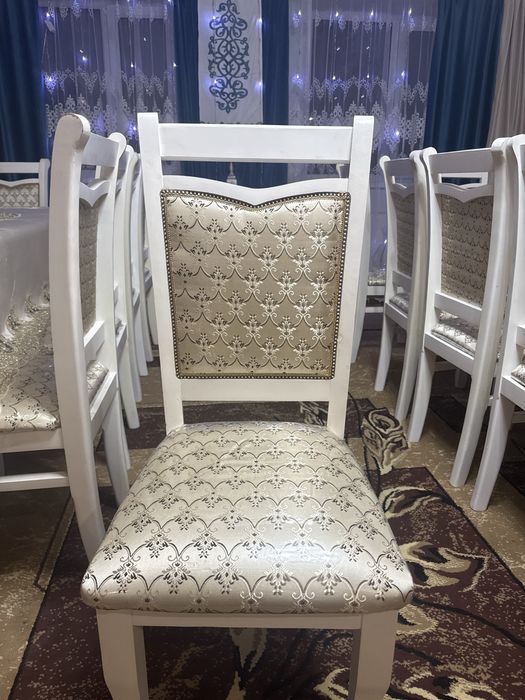 Продаю два комплекта столов и стульев