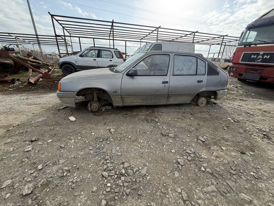 Опел кадет Д 1.2 на части