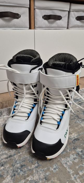 Snowboard boots marimea 39, noi