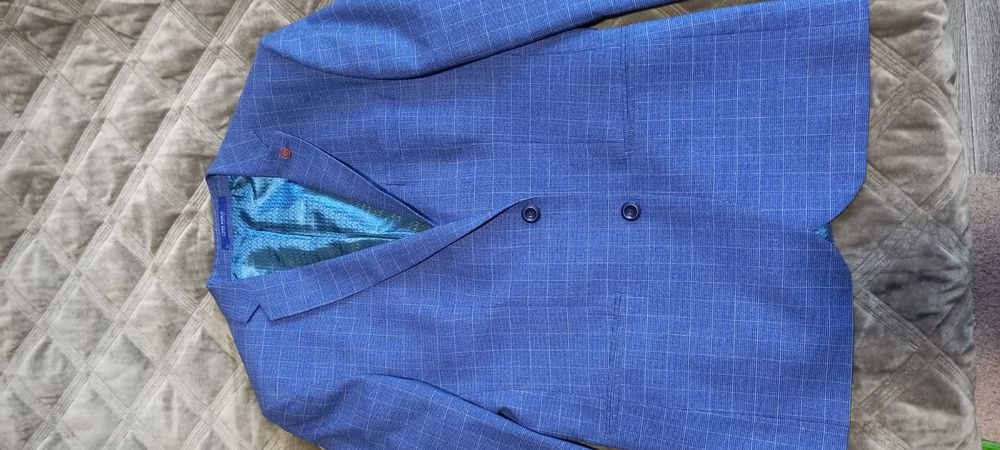 Продам костюм тройка