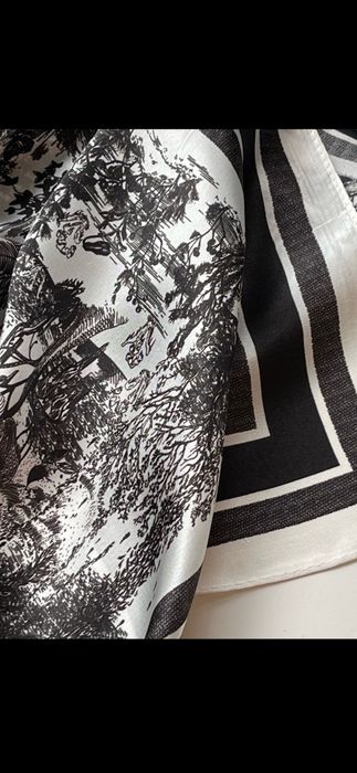 Eșarfă Christian Dior, 100% mătase, 70x70cm, preț fix