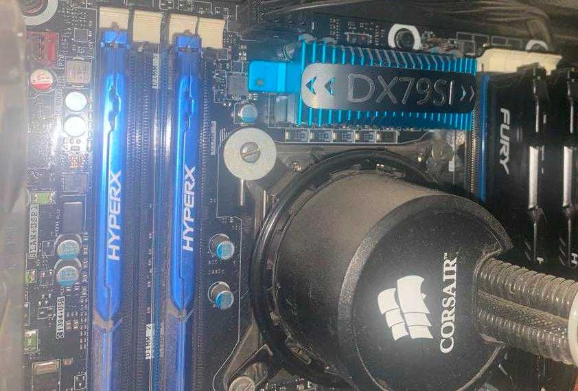 Дънна платка Intel DX79SI LGA2011 с Процесор Intel® i7-3820 + 16Gb RAM