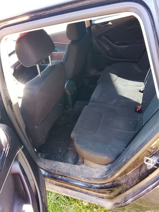 Passat B6 an 2006 mașina am radiato se vinde de piese