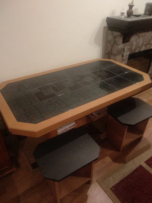 Masa sufragerie,folosita la coltar cu doua scaunele