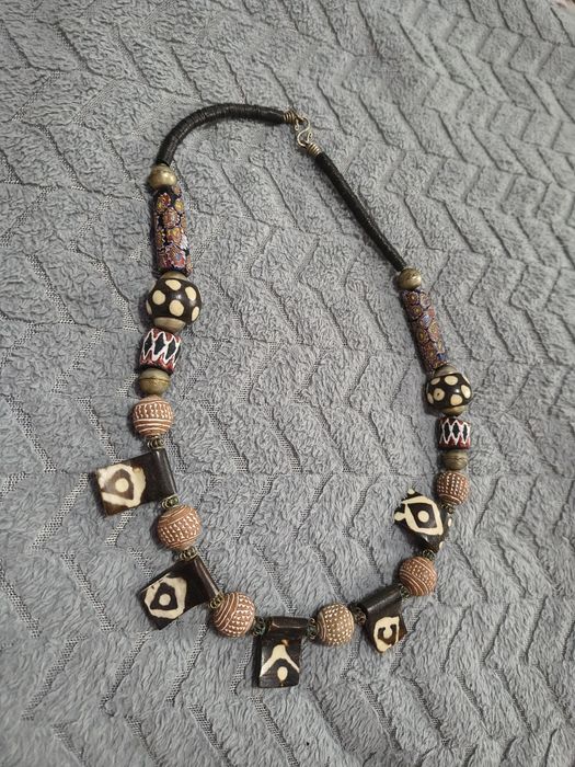 Colier vechi african Batik