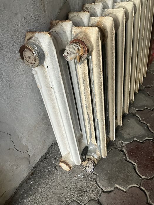 Продам батарей чугунные