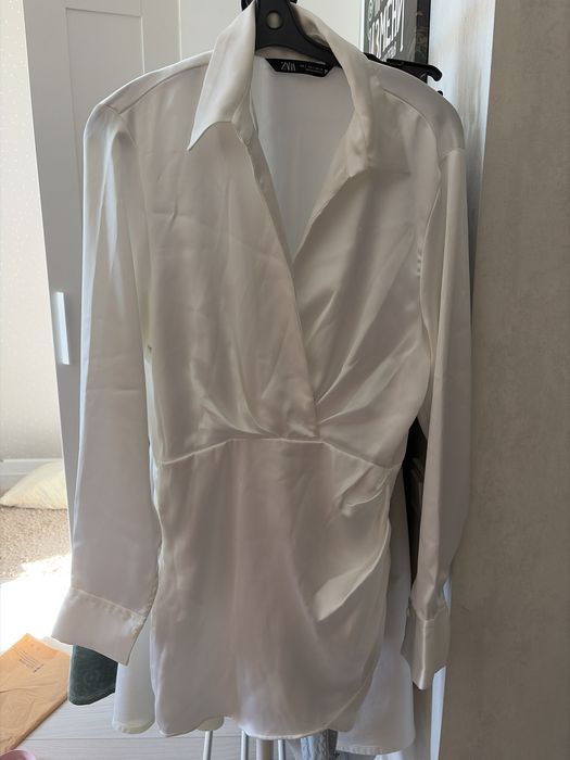 белое атласное платье zara