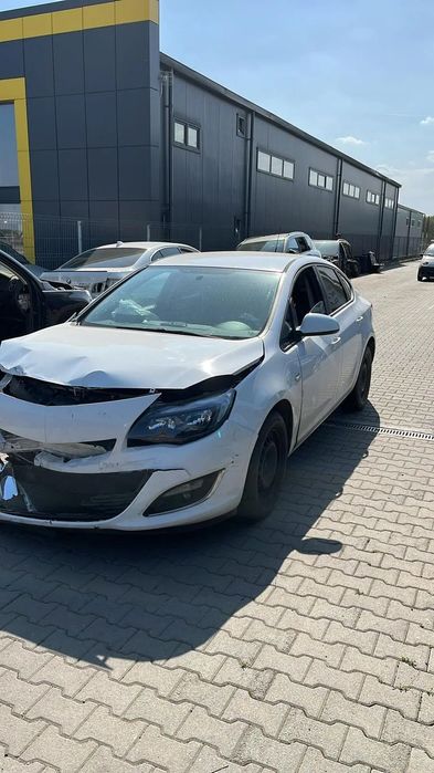 Dezmembram Opel Astra J 1.6 B an fabr. 2015
