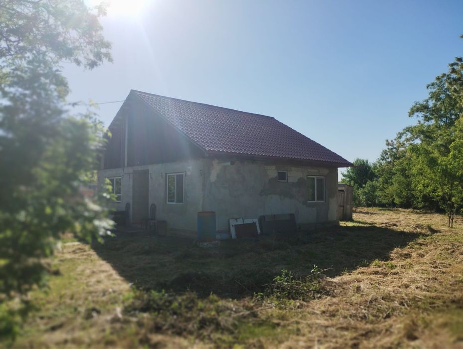 Casă de vânzare pe malul Prutului – Moreni, Iași | Teren 960 mp | Zonă liniștită