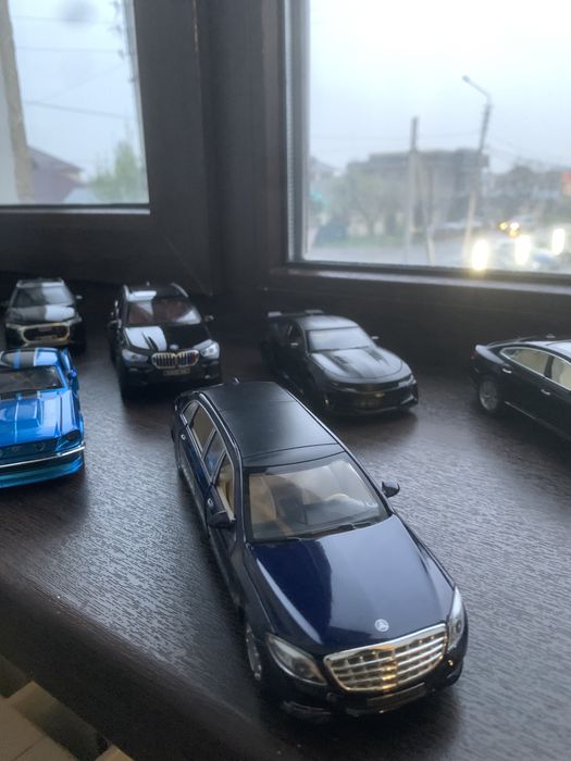 Игрушечная машинка