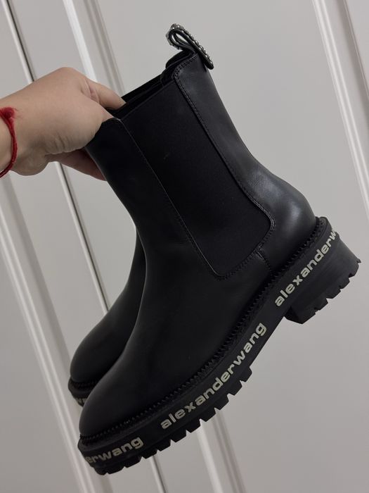 Продам женскую обувь