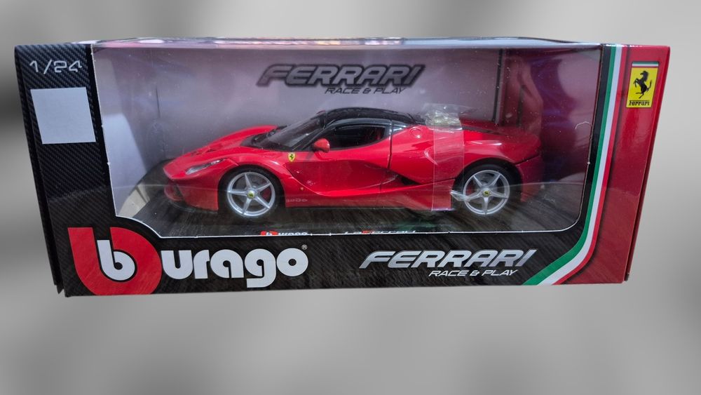 Метални реалистични модели на Ferrari LaFerrari и Batmobile на Батман