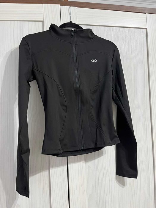 Jacheta Alo yoga noua