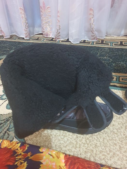 Qishki poshnasi baland etik sotiladi