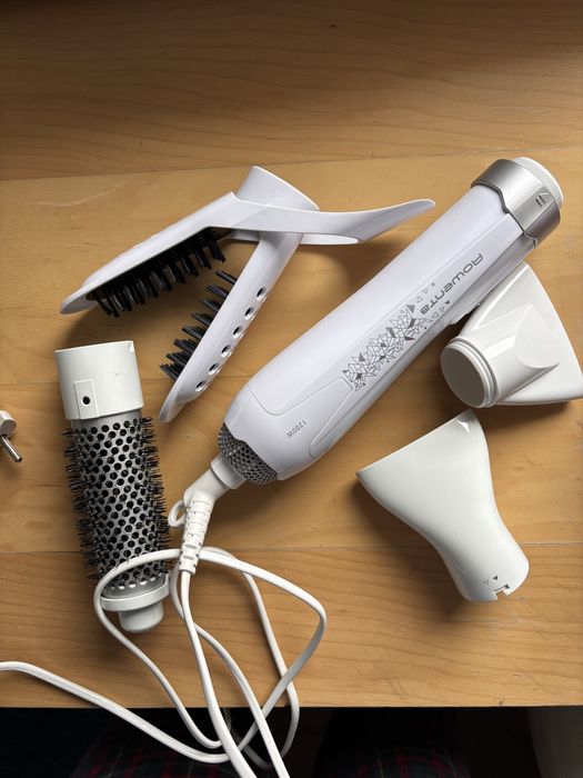 Perie cu aer cald Rowenta