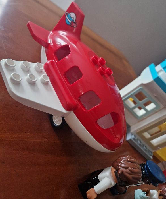 Lego Duplo Town - Avion si aeroport