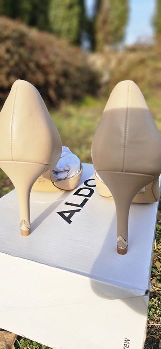 Елегантни обувки на ток