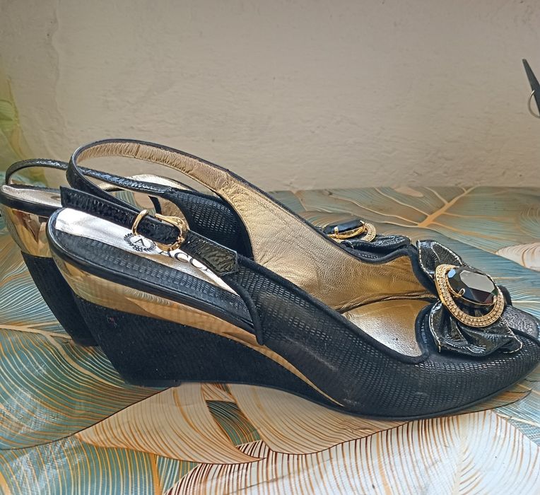 Женские босоножки