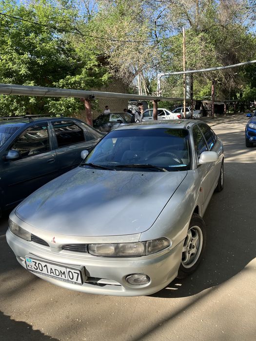 Mitsubishi Galant 1995.