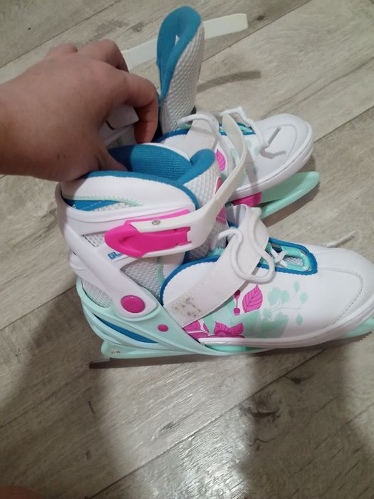 Коньки регулируются