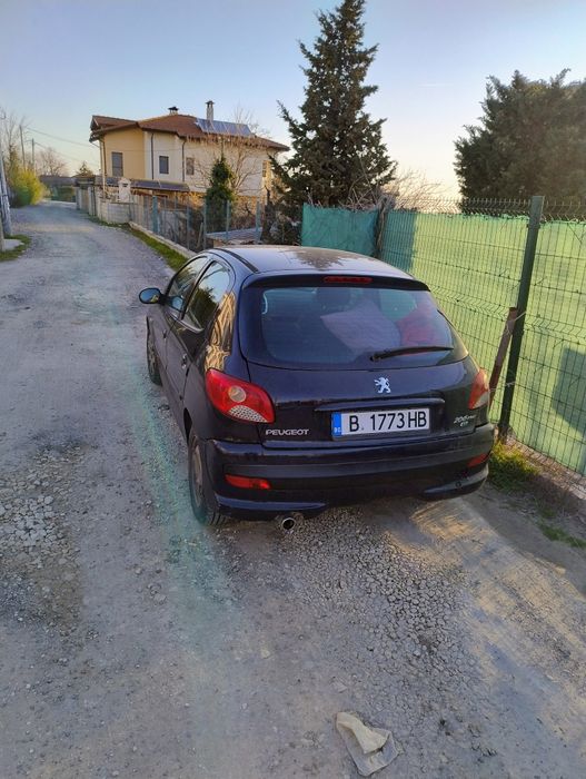 Продавам Пежо 206 +