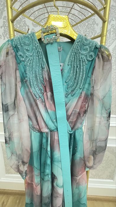 Платье нарядное.