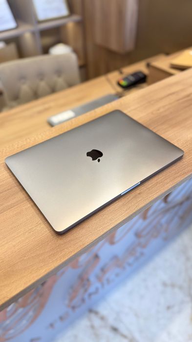 MacBook Pro 13”, i7 / 16GB RAM / 256 GB SSD