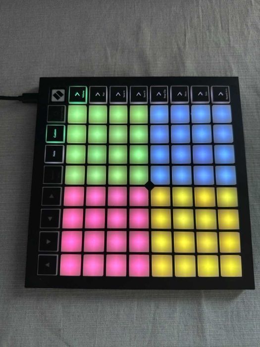 Novation Launchpad X - MIDI контролер, пълен комплект
