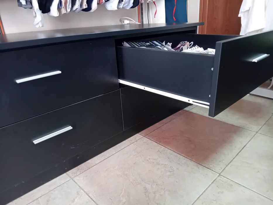 Трикрилен комод с 6 бр. чекмеджета