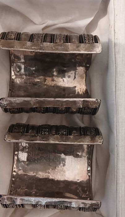 Браслеты и колье