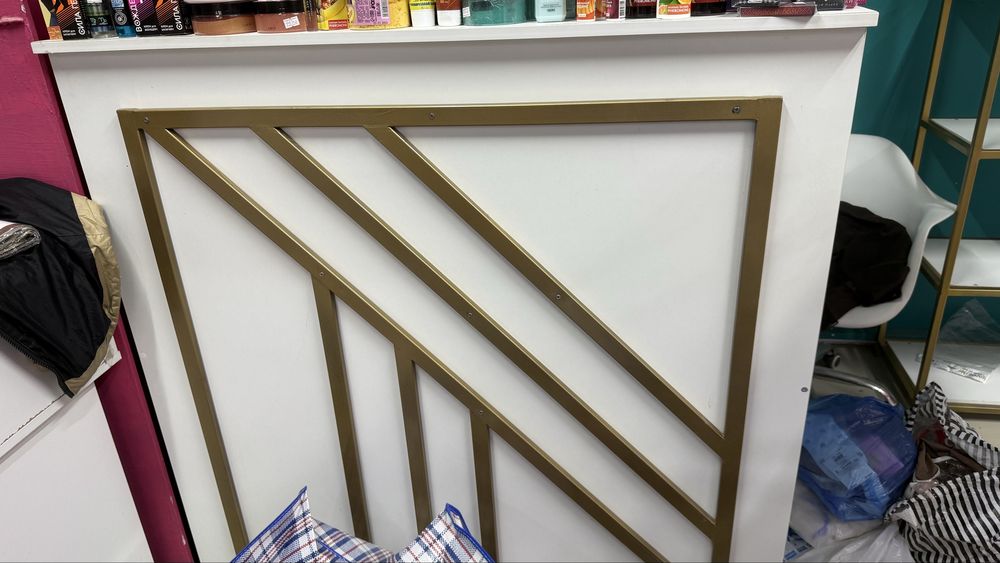 Стеллаж, штор, касса