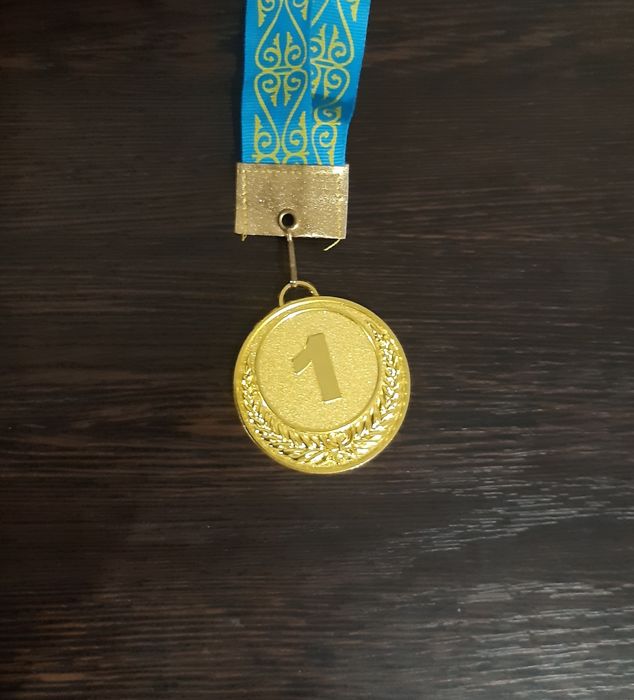 Продам медали|ремешок в подарок